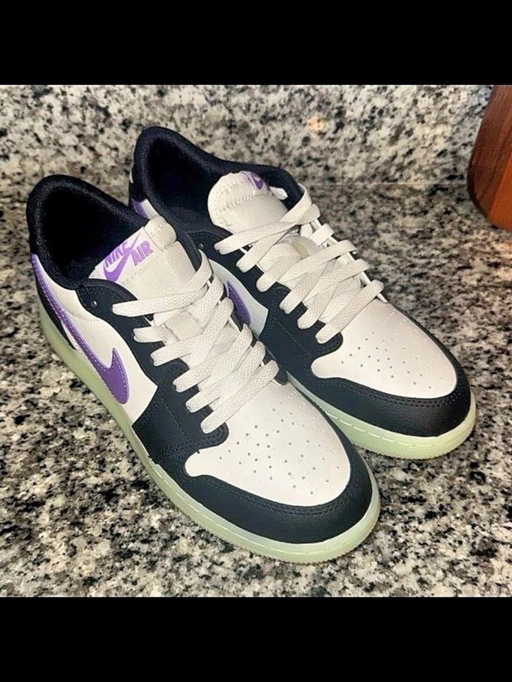 Air Jordan 1 Retro Low OG GS Black Raspberry Glow 6.5Y / Women’s 8